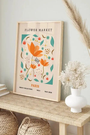 Oplev magien af Amsterdams "Yellow Flower Market" med vores betagende plakat. Dette storslåede kunstværk viser den farverige og livlige blomstermarked i Amsterdam, der fanger byens skønhed og charme. Den gule farvetone spreder glæde og positivitet i ethvert rum. Tag en tur til Amsterdam hver dag med denne fortryllende plakat. Bring Amsterdams blomsterpragt ind i dit hjem. Bestil nu og få solskin ind i din hverdag!