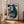 リーパーラジオ Reaper Radio plakat i egetræsramme på gulv ved vindue