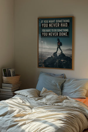 Something You Never Done plakat i egetræsramme over seng