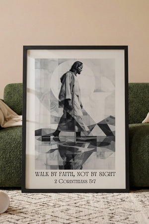Walk by Faith plakat i egetræsramme ved sofa