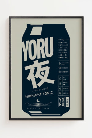 Yoru Midnight Tonic plakat med japansk dåsedesign i mørkeblå og beige, sort ramme
